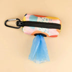 Distributeur de sacs avec mousqueton et fermeture zippée
